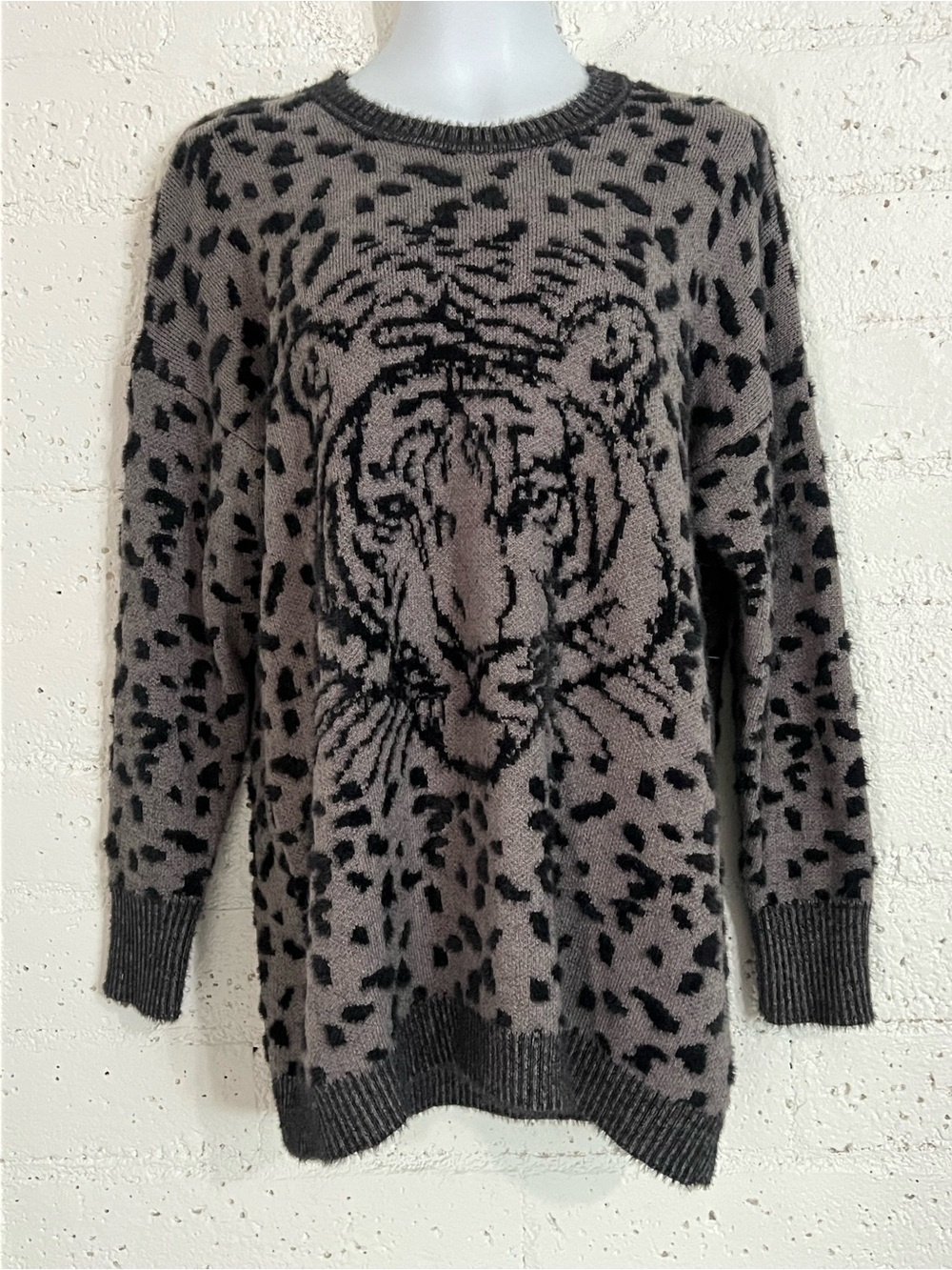 Diane Gilman DG2 Fuzzy Sweater L Gray Animal Print Tiger Face Long Sleeve NEW G1